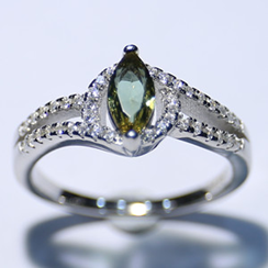 Anillo con Circonia