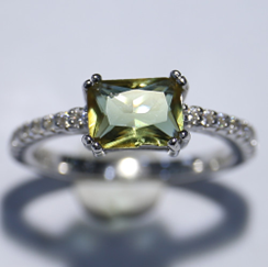 Anillo con Circonia