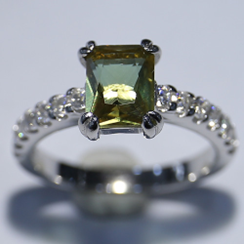 Anillo con Circonia