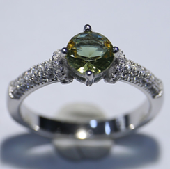 Anillo con Circonia