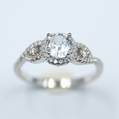Anillo con Circonia