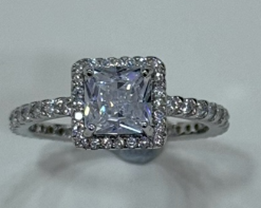 Anillo con Circonia