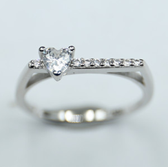Anillo con Circonia