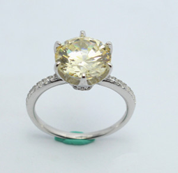 Anillo con Circonia
