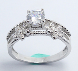 Anillo con Circonia
