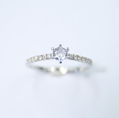 Anillo con Circonia