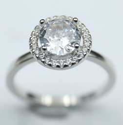 Anillo de Circonia