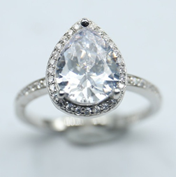 Anillo de Circonia