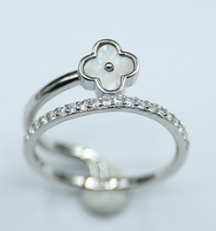 Anillo con Circonia
