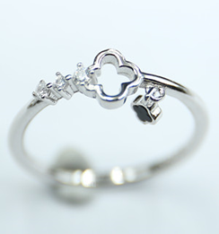 Anillo con Circonia