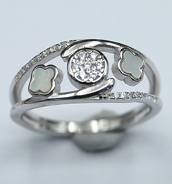 Anillo con Circonia