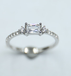 Anillo con Circonia