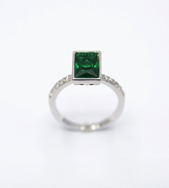 Anillo con Circonia