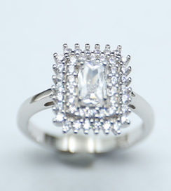 Anillo con Circonia