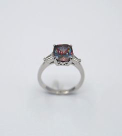 Anillo con Circonia