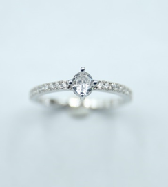 Anillo con Circonia