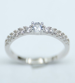 Anillo con Circonia